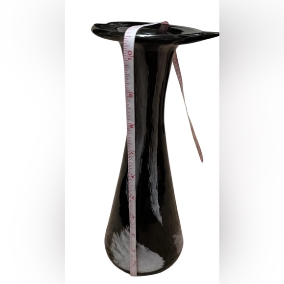 Elegant Black Vase - Picture 2 of 5